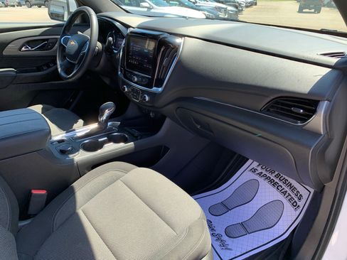 Used 2022 Chevrolet Traverse LT FWD image 49