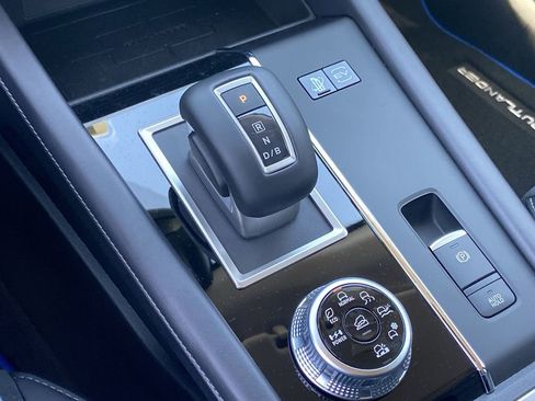 New 2025 Mitsubishi Outlander SE AWD/4WD image 12