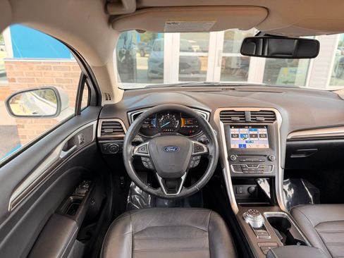 Used 2018 Ford Fusion SE w/ Equipment Group 602A FWD image 25