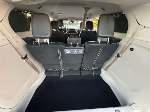Used 2018 Chrysler Pacifica Touring-L Plus w/ Advanced Safetytec Group image 17