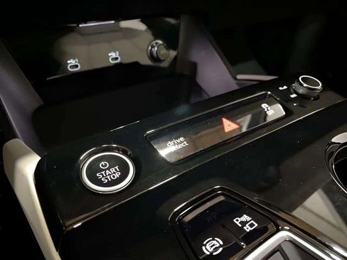 Used 2025 Audi Q6 e-tron Premium Plus w/ Premium Plus image 29