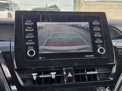 Used 2022 Toyota Camry SE image 9