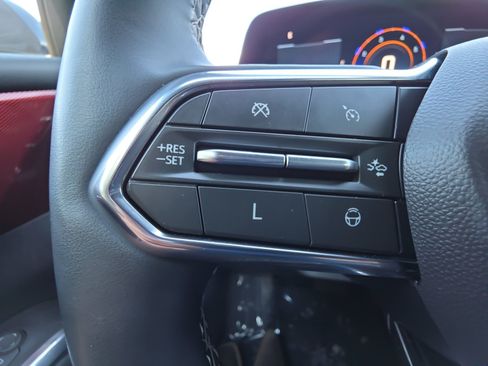 Used 2024 Chevrolet Traverse Z71 w/ Enhanced Driving Package AWD/4WD image 17