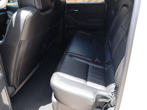 Used 2024 Nissan Frontier SL w/ Technology Package RWD image 6