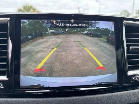 Certified 2023 Chrysler Pacifica Touring-L FWD image 22