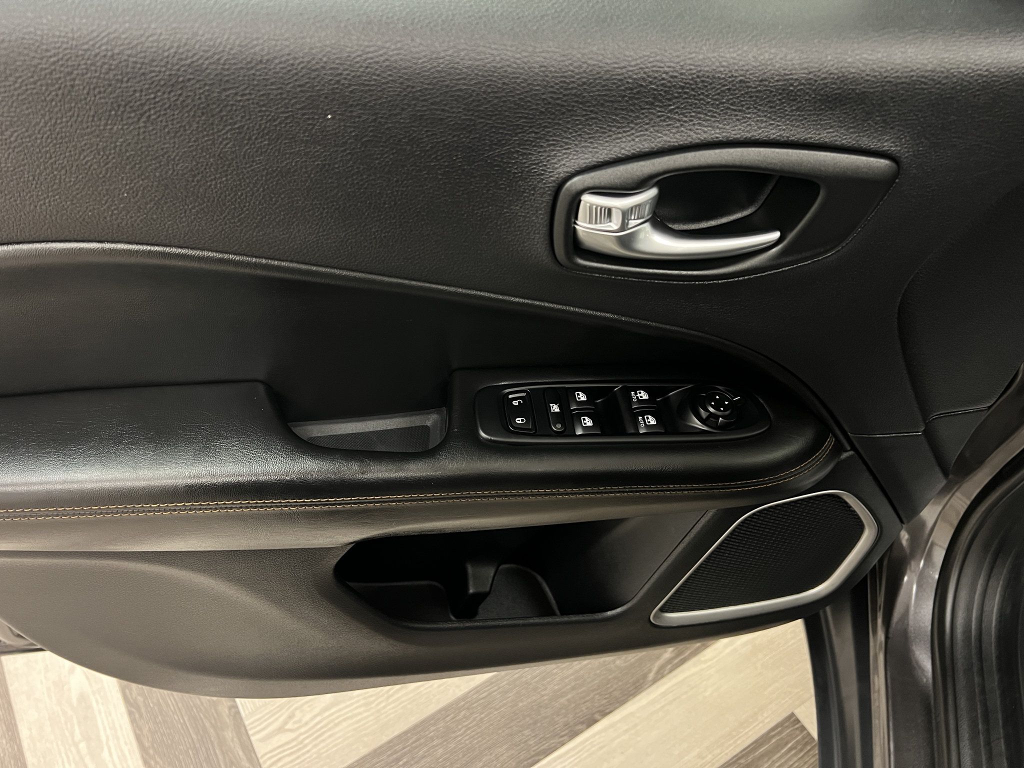 Used 2019 Jeep Compass Limited w/ Safety & Security Group AWD/4WD image 8