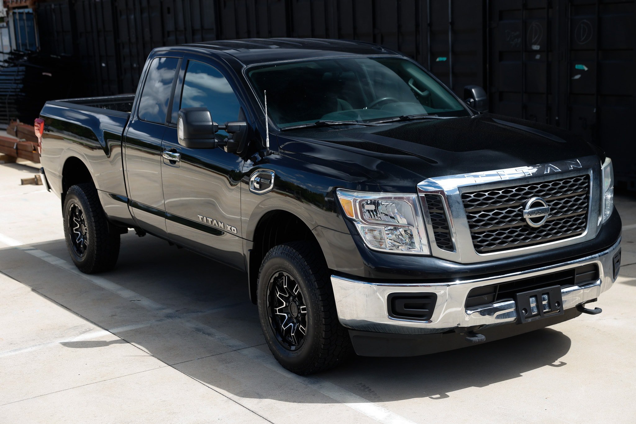 Used 2017 Nissan Titan SV AWD/4WD image 18