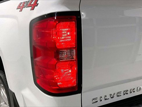 Used 2018 Chevrolet Silverado 1500 LT image 41