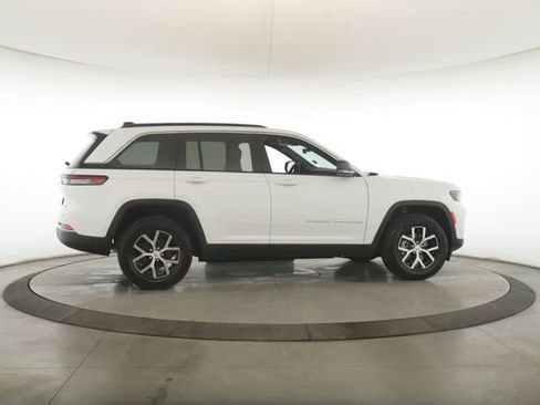 Used 2025 Jeep Grand Cherokee Limited image 6