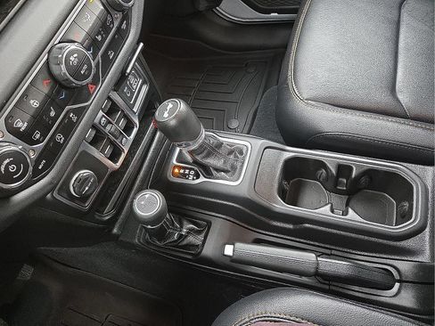 Used 2024 Jeep Wrangler Unlimited Sahara w/ Technology Group AWD/4WD image 19