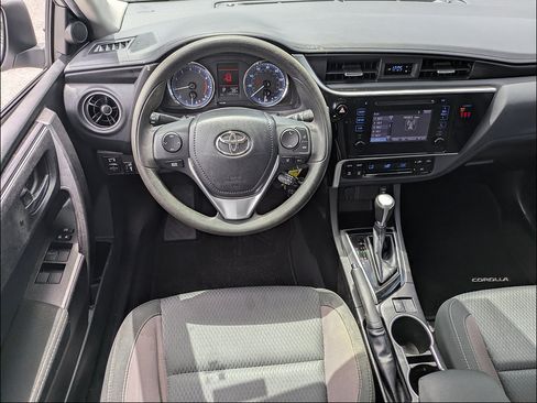 Used 2018 Toyota Corolla LE FWD image 18