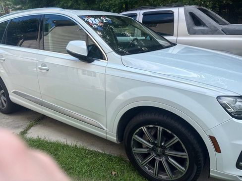 Used 2017 Audi Q7 3.0T Premium Plus w/ Premium Plus Package AWD/4WD image 2
