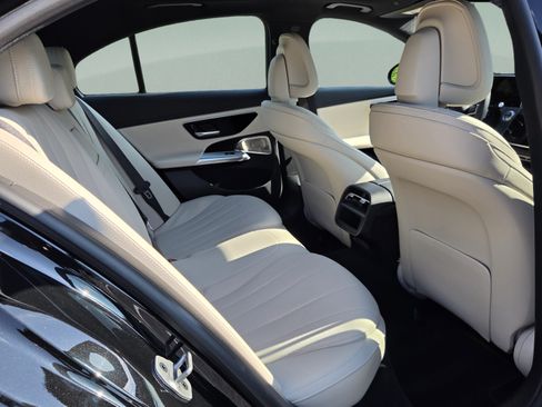Used 2024 Mercedes-Benz E 350 4MATIC Sedan image 15