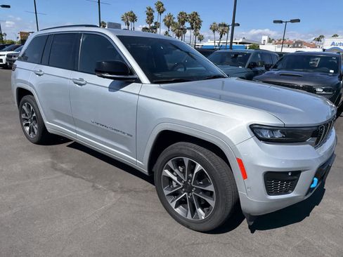 Used 2023 Jeep Grand Cherokee Overland w/ Advanced Protech Group III AWD/4WD image 9