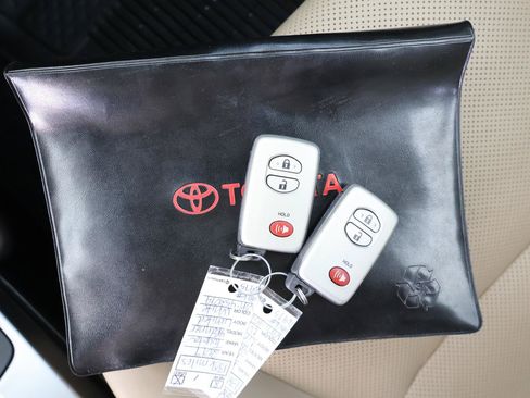 Used 2017 Toyota 4Runner Limited AWD/4WD image 28