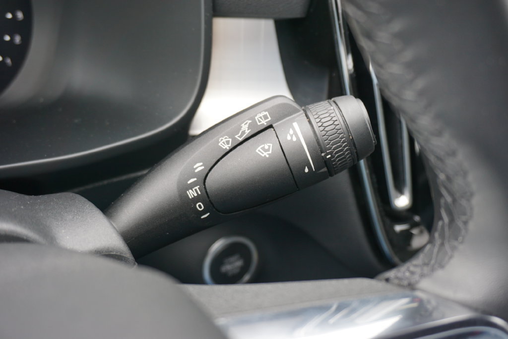 Used 2024 Volvo XC40 B5 Core AWD/4WD image 27