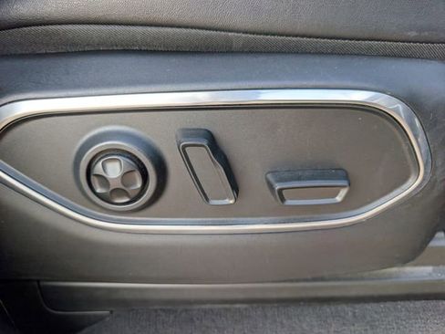 Used 2024 Jeep Wagoneer L Series II RWD image 25