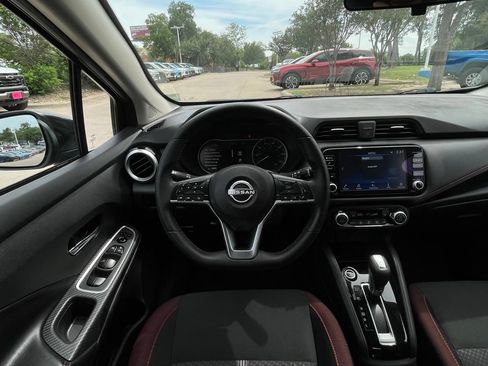 Used 2024 Nissan Versa SR FWD image 11