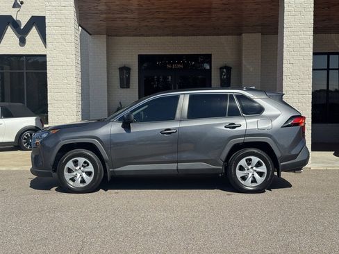 Used 2021 Toyota RAV4 LE image 6