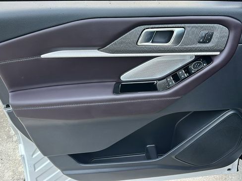 Used 2025 Ford Explorer Platinum image 15