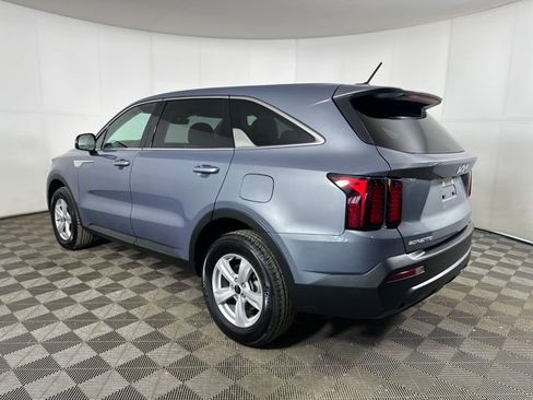 Used 2023 Kia Sorento LX image 5