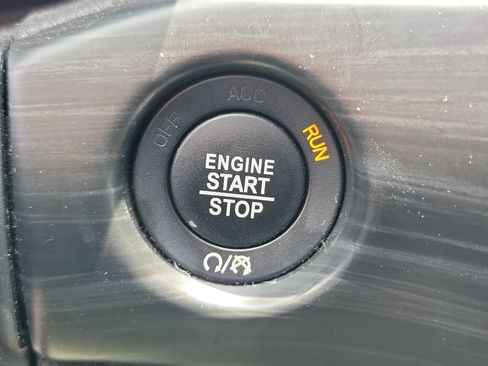 Used 2021 Jeep Grand Cherokee Laredo AWD/4WD image 31