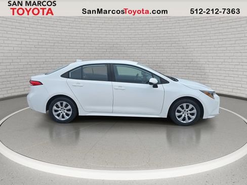 Used 2022 Toyota Corolla LE image 4
