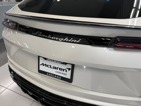 Used 2022 Lamborghini Urus image 3