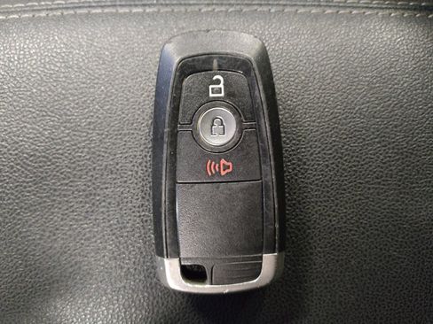 Used 2020 Ford Escape SE image 32