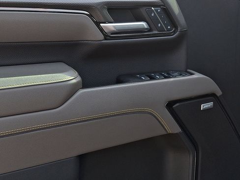 Used 2024 Chevrolet Silverado 2500 ZR2 w/ ZR2 Bison Edition image 12