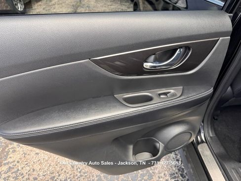 Used 2019 Nissan Rogue SV w/ Premium Package FWD image 15