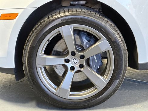 Used 2025 Porsche Macan image 32