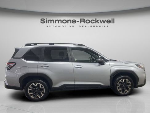 Used 2025 Subaru Forester Premium AWD/4WD image 6