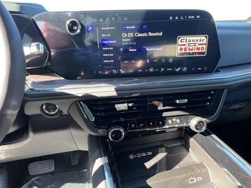 New 2025 Chevrolet Suburban Premier image 14