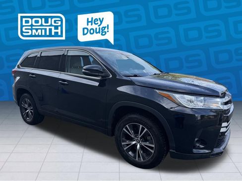 Used 2019 Toyota Highlander LE image 4