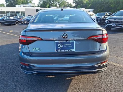Certified 2023 Volkswagen Jetta SE w/ Panoramic Sunroof Package FWD image 9