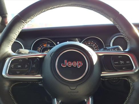 Used 2020 Jeep Wrangler Unlimited Sahara image 23