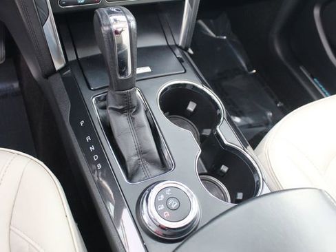 Used 2019 Ford Explorer Platinum image 15