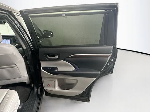 Used 2016 Toyota Highlander Limited Platinum w/ Protection Package #3 image 32