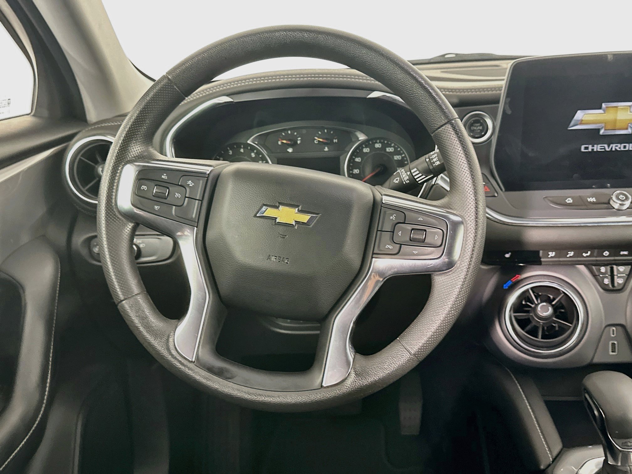 Used 2025 Chevrolet Blazer LT FWD image 17
