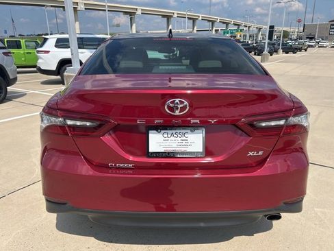 Used 2021 Toyota Camry XLE image 7