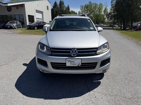 Used 2013 Volkswagen Touareg Sport AWD/4WD image 8