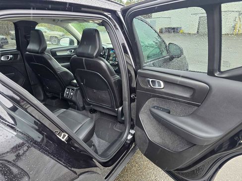 Used 2025 Volvo XC40 B5 Plus AWD/4WD image 13