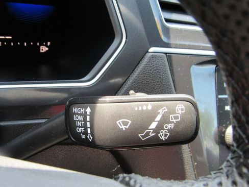 Used 2022 Volkswagen Tiguan SE R-Line AWD/4WD image 24