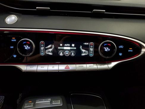 Used 2024 Genesis Electrified GV70 Advanced image 15