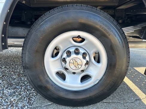 New 2024 Chevrolet Express 3500 w/ Power Convenience Package image 28