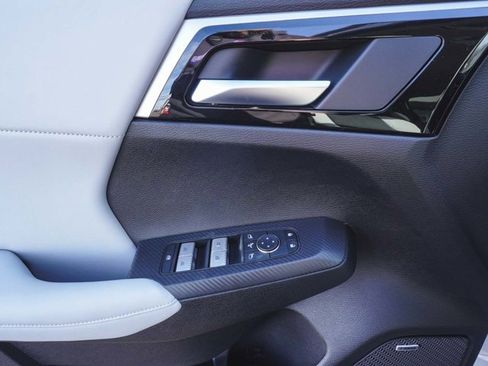 New 2026 Mitsubishi Outlander SE image 10