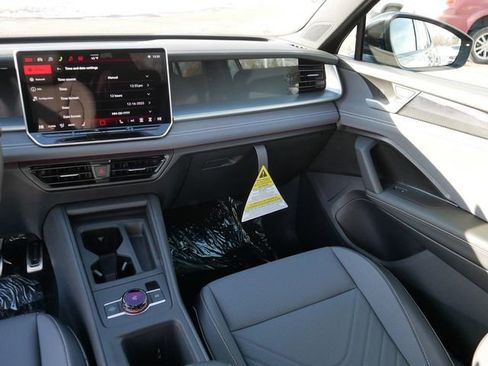 New 2026 Volkswagen Tiguan SE R-Line AWD/4WD image 10