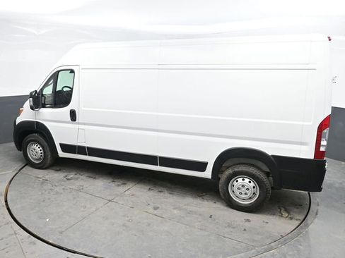 Used 2025 RAM ProMaster 2500 w/ Convenience Group image 26
