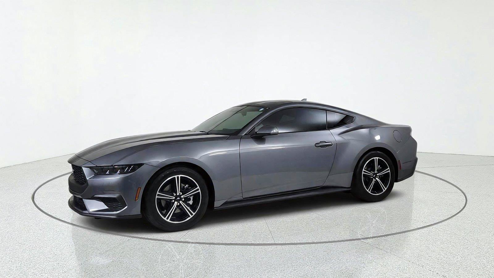 Used 2025 Ford Mustang Coupe RWD image 3
